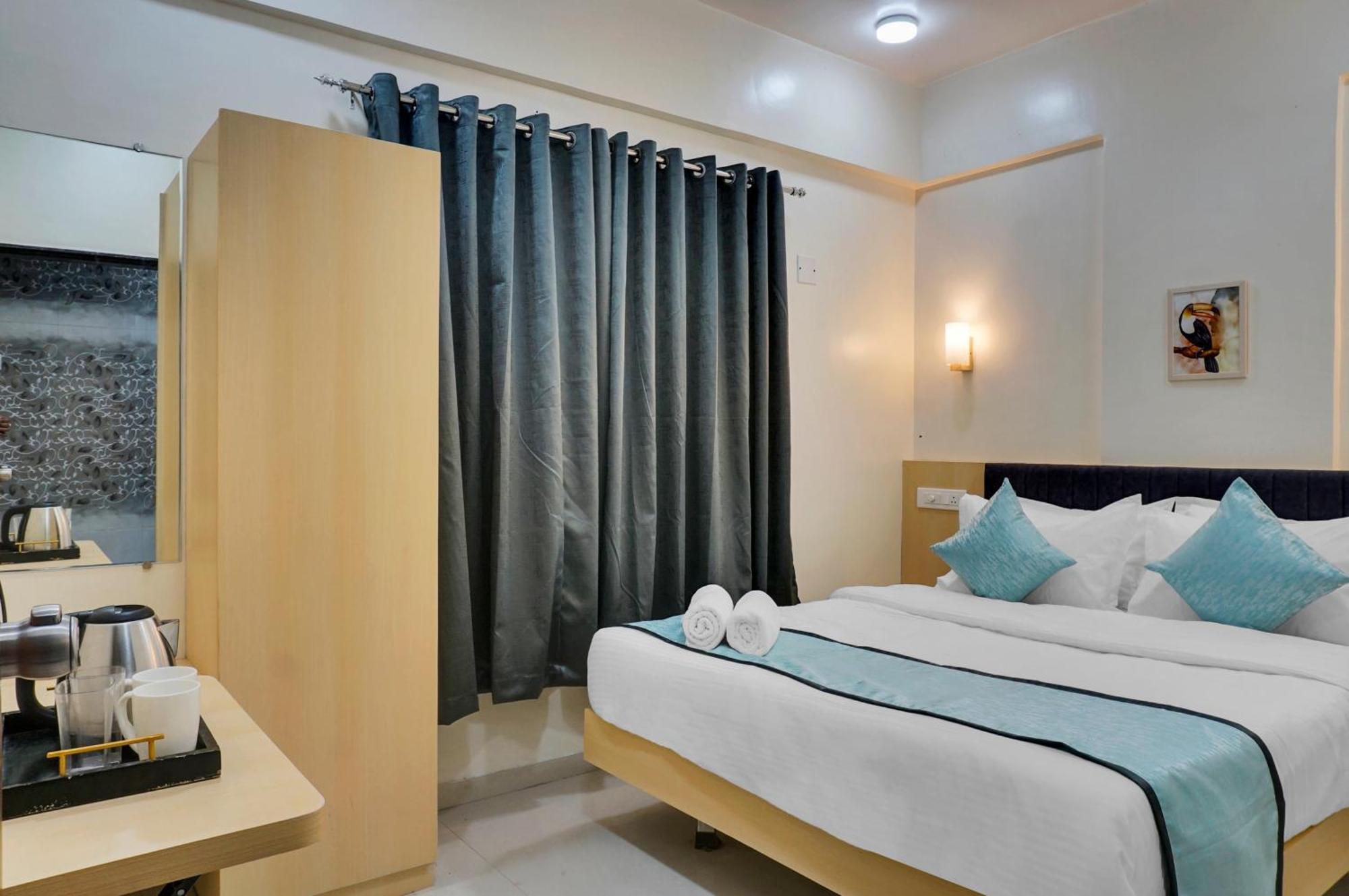 Urban Hometel Pune Ngoại thất bức ảnh