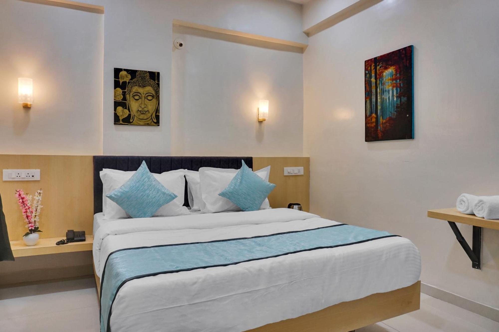 Urban Hometel Pune Ngoại thất bức ảnh