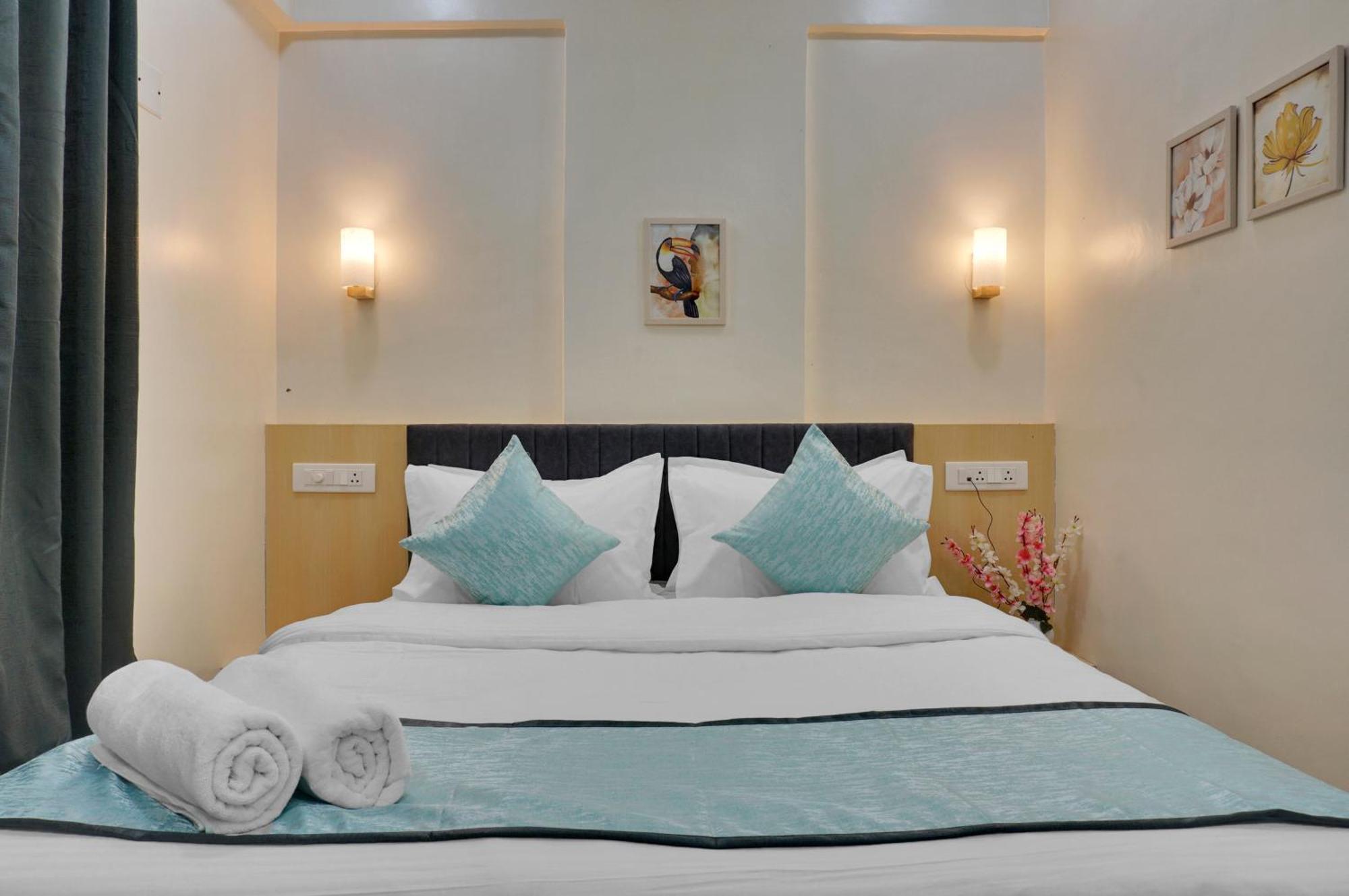 Urban Hometel Pune Ngoại thất bức ảnh