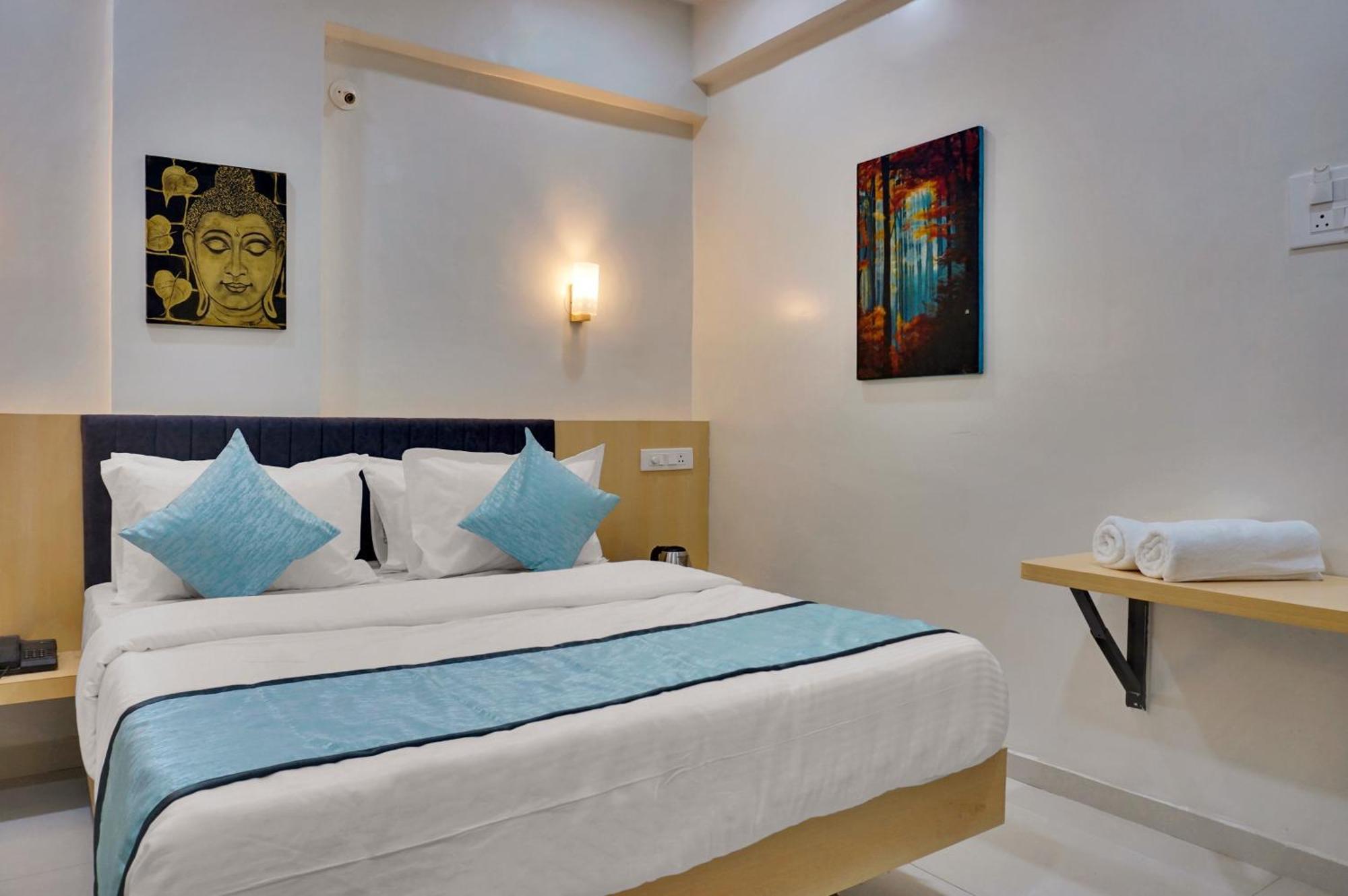 Urban Hometel Pune Ngoại thất bức ảnh